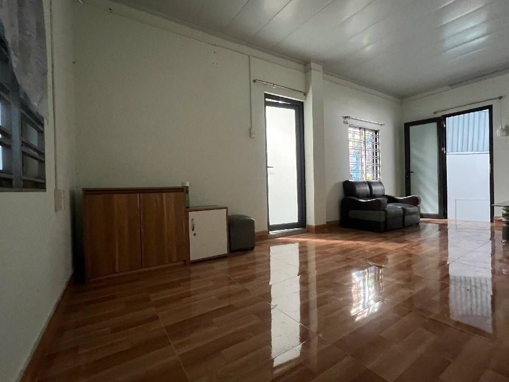 Bán nhà Vũ Hữu - diện tích 25,5m2 3 tầng - Ngõ thông, ô tô tránh - giá 6,6 tỷ