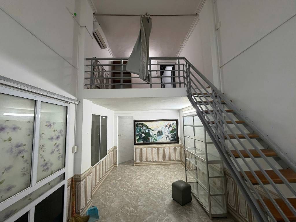 Bán nhà Vũ Hữu - diện tích 25,5m2 3 tầng - Ngõ thông, ô tô tránh - giá 6,6 tỷ