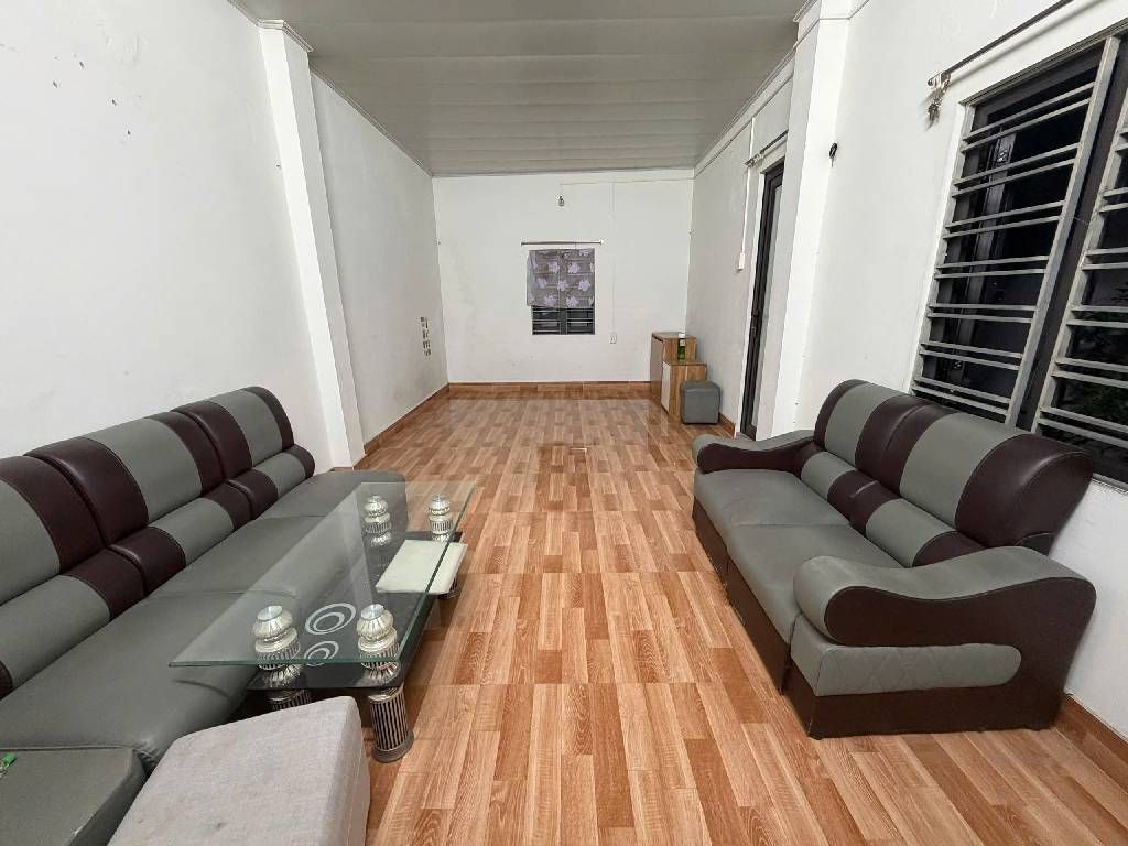 Bán nhà Vũ Hữu - diện tích 25,5m2 3 tầng - Ngõ thông, ô tô tránh - giá 6,6 tỷ