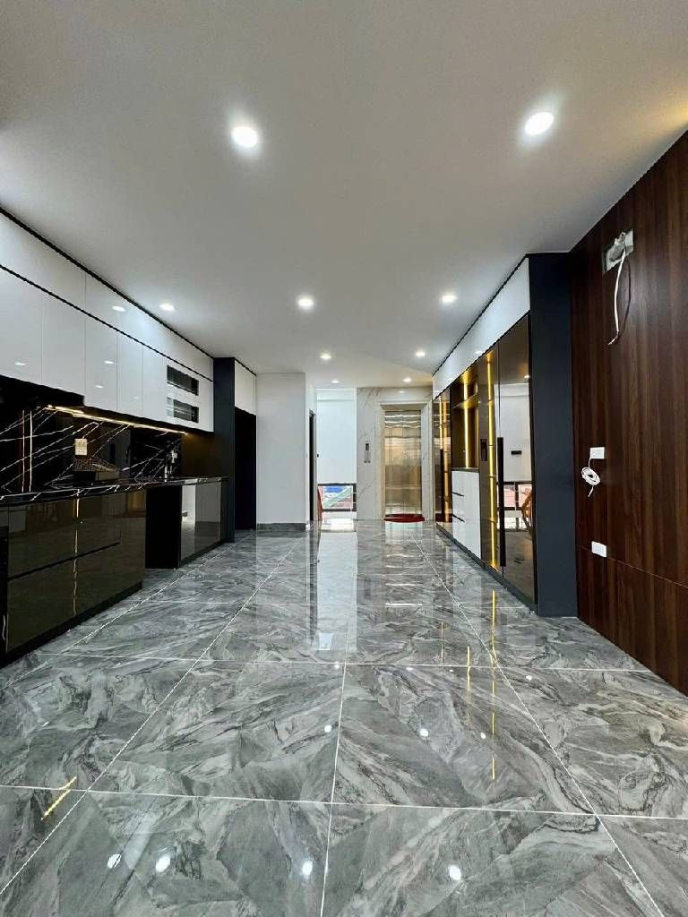 Bán nhà Hoàng Mai - diện tích 50m2 6 tầng - Ô TÔ - giá 19,5 tỷ