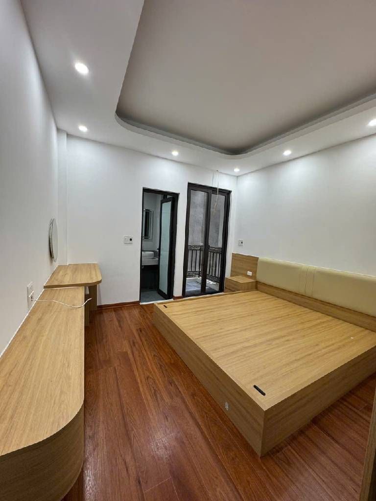 Bán nhà Vũ Ngọc Phan - diện tích 33m2 5 tầng - Nhà mới kính koong, thang máy - giá 7,9 tỷ