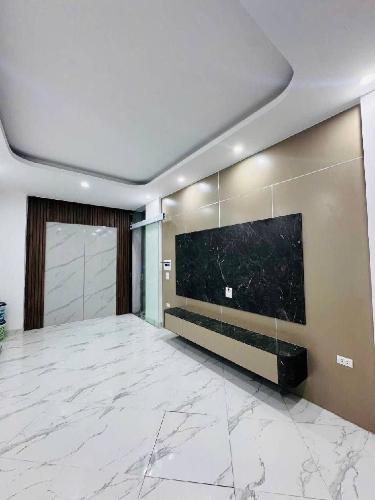 Bán nhà Vũ Ngọc Phan - diện tích 33m2 5 tầng - Nhà mới kính koong, thang máy - giá 7,9 tỷ