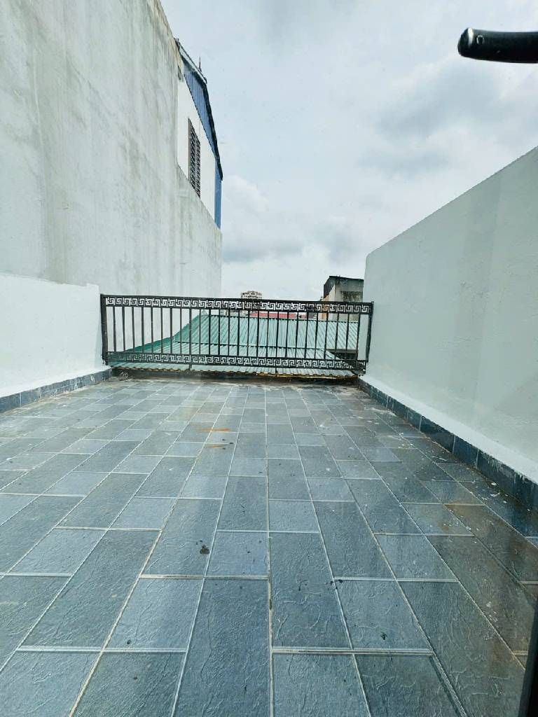 Bán nhà Vũ Ngọc Phan - diện tích 33m2 5 tầng - Nhà mới kính koong, thang máy - giá 7,9 tỷ