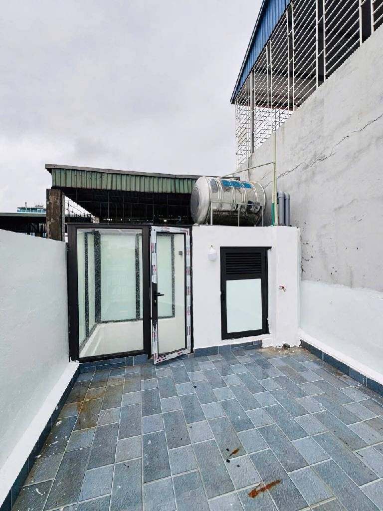 Bán nhà Vũ Ngọc Phan - diện tích 33m2 5 tầng - Nhà mới kính koong, thang máy - giá 7,9 tỷ