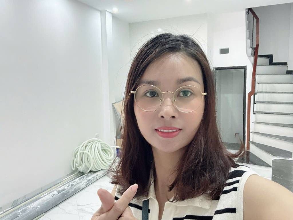 Bán nhà Vũ Ngọc Phan - diện tích 33m2 5 tầng - Nhà mới kính koong, thang máy - giá 7,9 tỷ