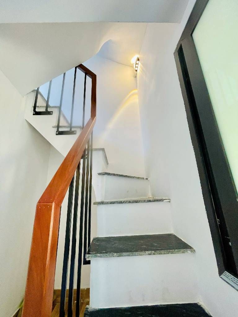 Bán nhà Nguyễn An Ninh - diện tích 10m2 4 tầng - Vị trí đẹp ngõ to thông kinh doanh thoáng trước sau - giá 2,0 tỷ