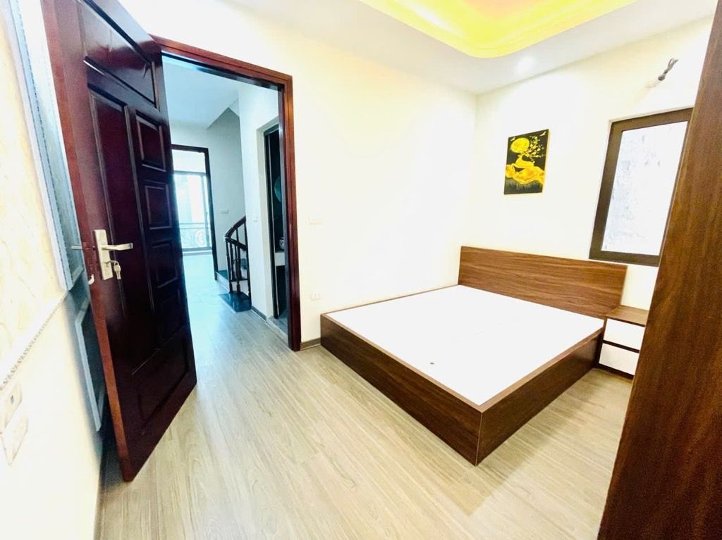 Bán nhà Vũ Tông Phan - diện tích 37,2m2 5 tầng - ngõ nông rộng, phố tiềm năng - giá 10,3 tỷ