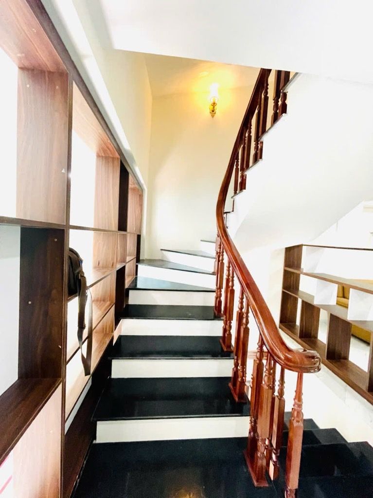 Bán nhà Vũ Tông Phan - diện tích 37,2m2 5 tầng - ngõ nông rộng, phố tiềm năng - giá 10,3 tỷ