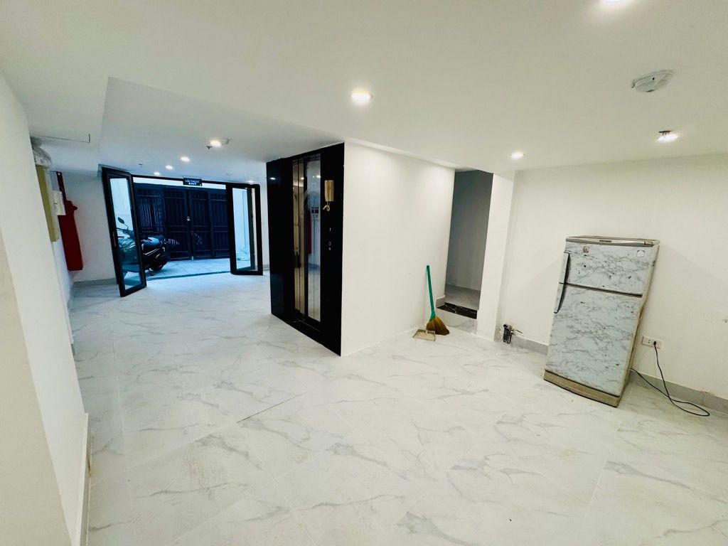 Bán nhà Đê Trần Khát Chân - diện tích 96.3m2 5 tầng - Gà đẻ trứng vàng - giá 19 tỷ