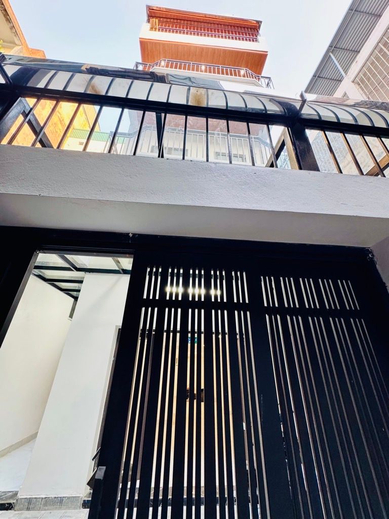 Bán nhà Đê Trần Khát Chân - diện tích 96.3m2 5 tầng - Gà đẻ trứng vàng - giá 19 tỷ