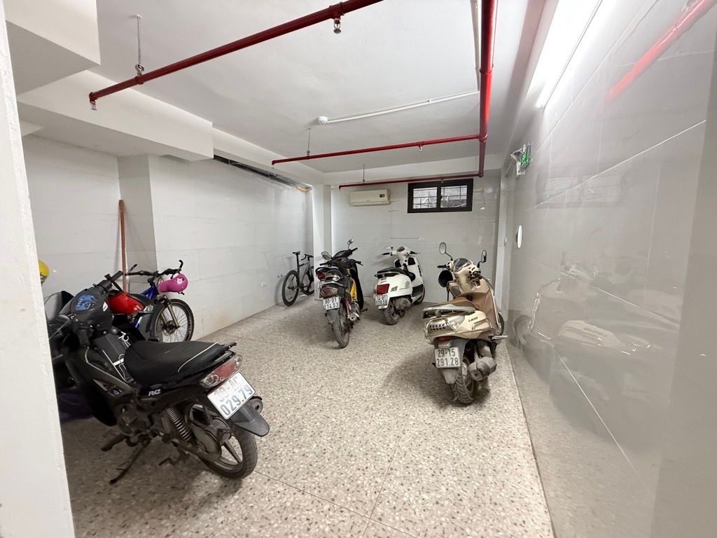 Bán nhà Định Công Thượng - diện tích 50.6m2 7 tầng - Ô Tô vào nhà - giá 13,8 tỷ