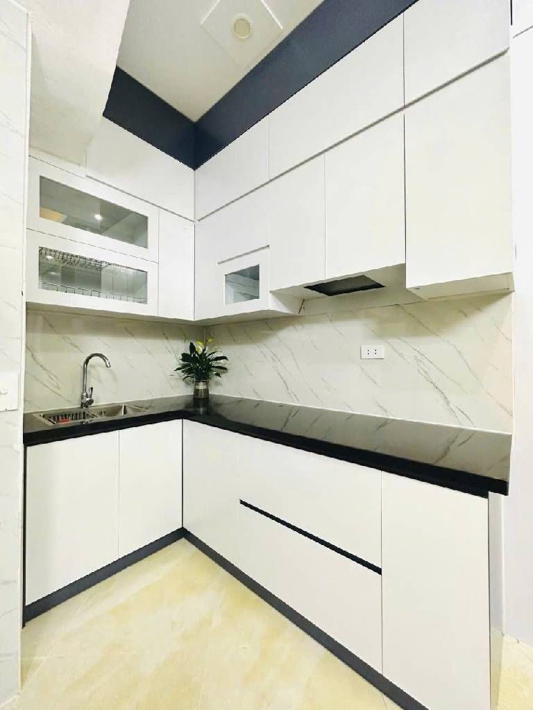 Bán nhà Giáp Bát - diện tích 22,3m2 3 tầng - Nhà sửa mới kính koong long lanh tặng full nội thất - giá 6,4 tỷ