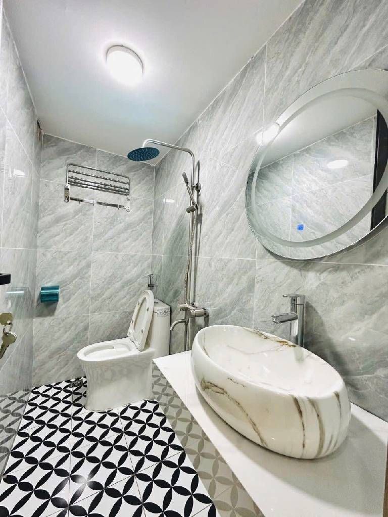 Bán nhà Giáp Bát - diện tích 22,3m2 3 tầng - Nhà sửa mới kính koong long lanh tặng full nội thất - giá 6,4 tỷ