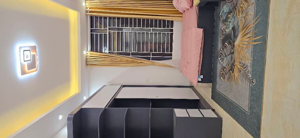 Bán nhà Giáp Bát - diện tích 22,3m2 3 tầng - Nhà sửa mới kính koong long lanh tặng full nội thất - giá 6,4 tỷ