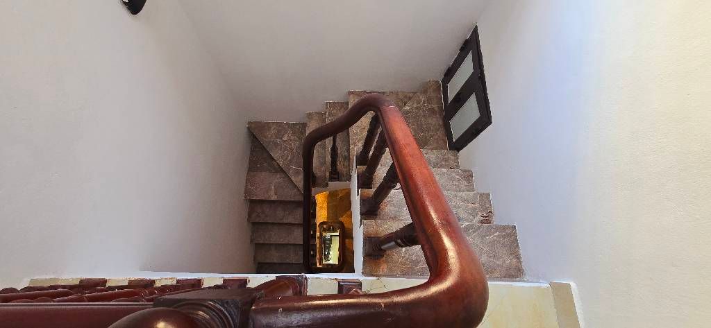 Bán nhà Giáp Bát - diện tích 22,3m2 3 tầng - Nhà sửa mới kính koong long lanh tặng full nội thất - giá 6,4 tỷ