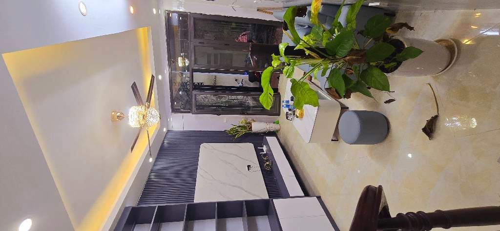 Bán nhà Giáp Bát - diện tích 22,3m2 3 tầng - Nhà sửa mới kính koong long lanh tặng full nội thất - giá 6,4 tỷ