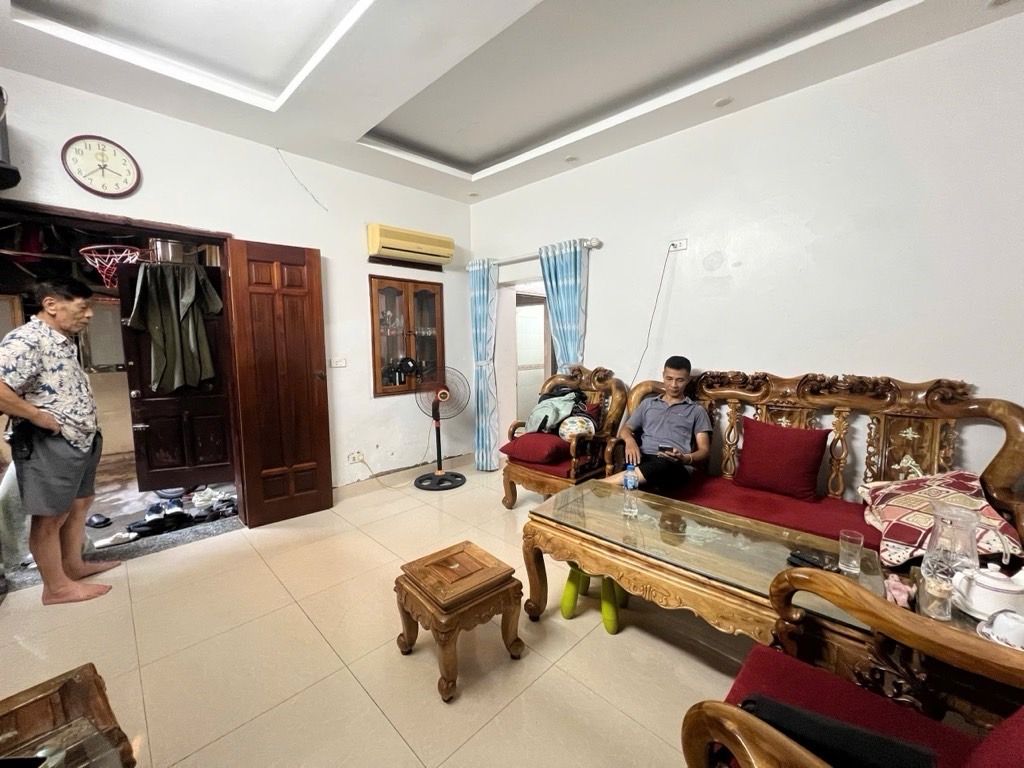 Bán nhà Nguyễn Lương Bằng - diện tích 41m2 3 tầng - Lô góc, cách 60m ra ô tô tránh - giá 9,7 tỷ