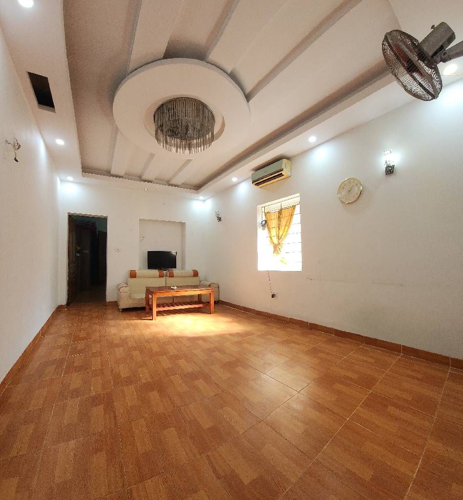 Bán nhà Khương Trung - diện tích 150m2 2 tầng - Ô tô tải đỗ chân cầu thang - giá 5,2 tỷ