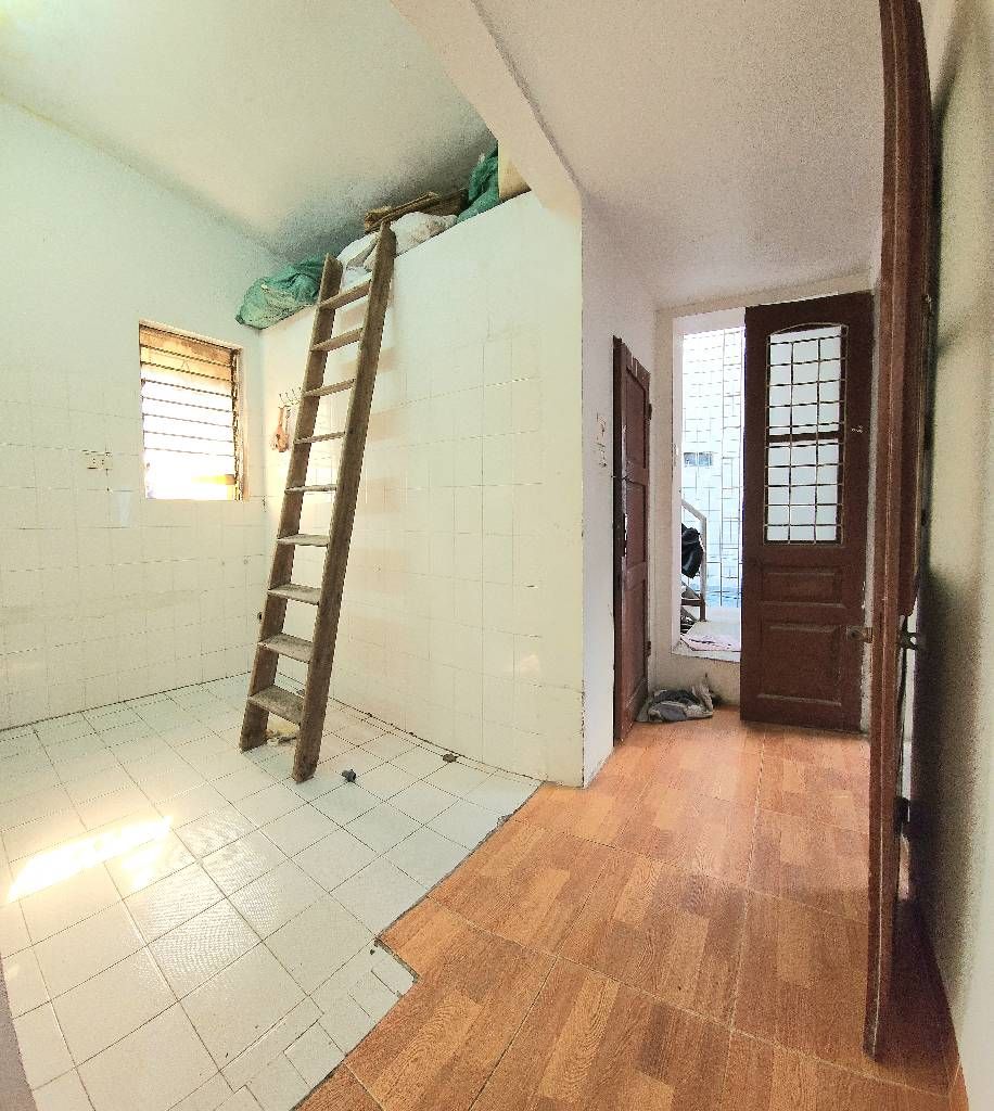 Bán nhà Khương Trung - diện tích 150m2 2 tầng - Ô tô tải đỗ chân cầu thang - giá 5,2 tỷ