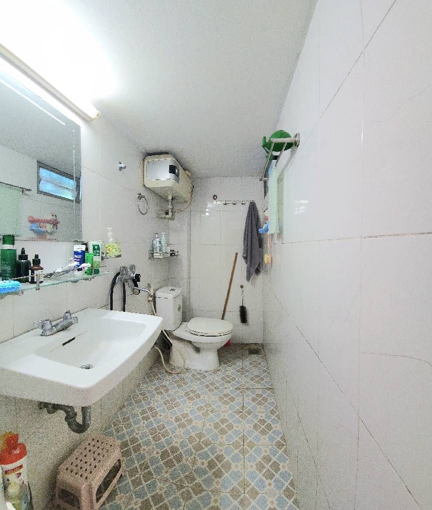 Bán nhà Khương Trung - diện tích 150m2 2 tầng - Ô tô tải đỗ chân cầu thang - giá 5,2 tỷ