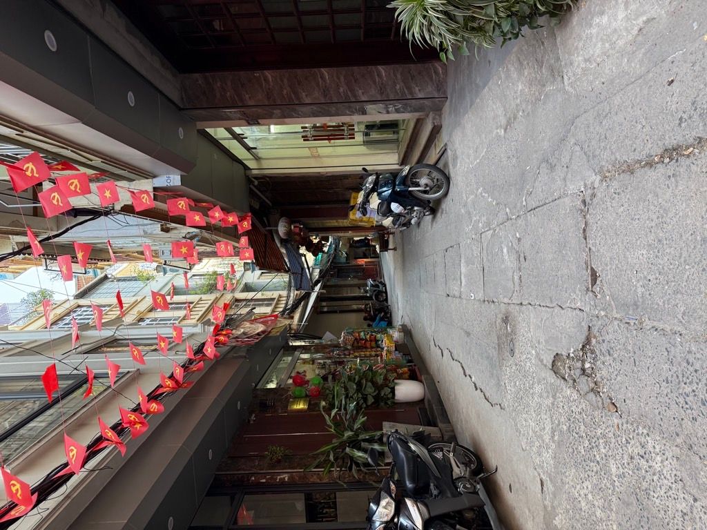 Bán nhà Tô Hoàng - diện tích 52.5m2 3 tầng - Ngõ thông kinh doanh - giá 13 tỷ