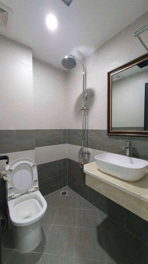 Bán nhà Thịnh Liệt - diện tích 49m2 5 tầng - Ô TÔ ĐỖ CỬA - giá 6 tỷ