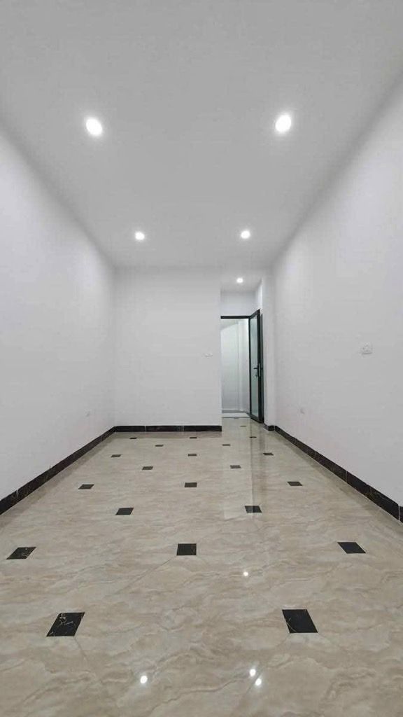 Bán nhà Thịnh Liệt - diện tích 49m2 5 tầng - Ô TÔ ĐỖ CỬA - giá 6 tỷ