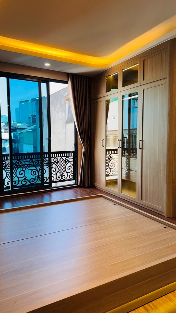 Bán nhà Võ Thị Sáu - diện tích 54m2 5 tầng - Lô góc, thang máy - giá 15,8 tỷ