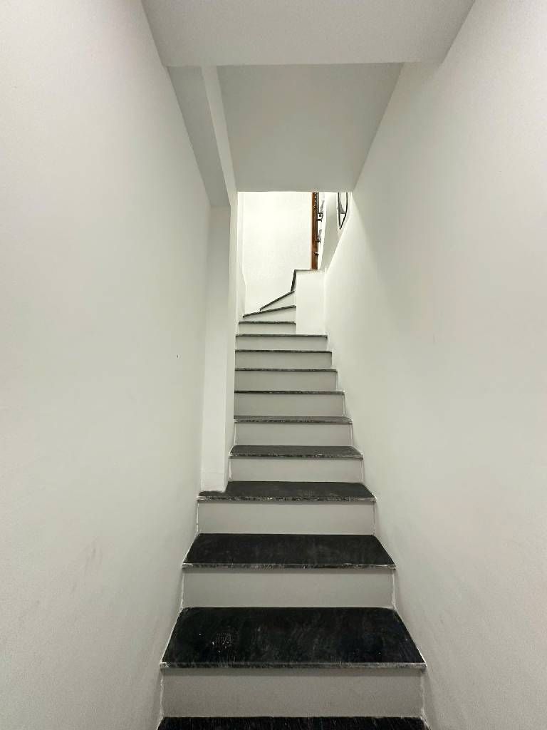 Bán nhà Kim Ngưu - diện tích 49.8m2 7 tầng - 12 phòng khép kín - giá 15,6 tỷ