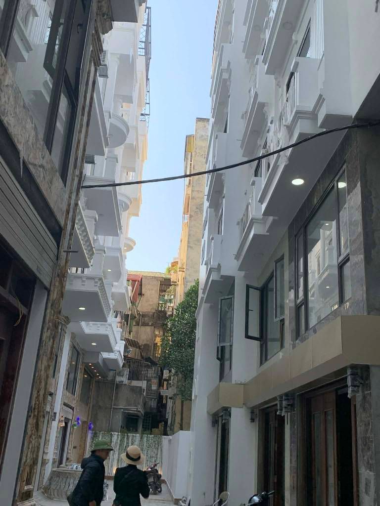 Bán nhà Văn Chương - diện tích 31m2 6 tầng - ô tô vào trong nhà - giá 13,6 tỷ