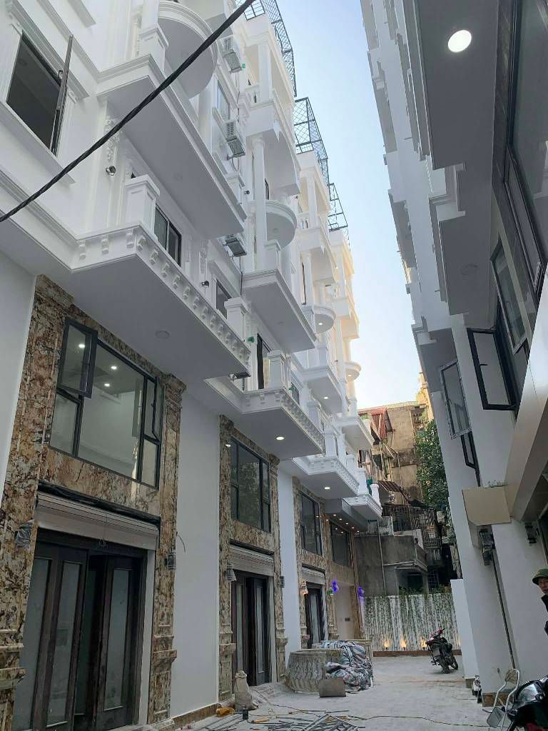 Bán nhà Văn Chương - diện tích 31m2 6 tầng - ô tô vào trong nhà - giá 13,6 tỷ