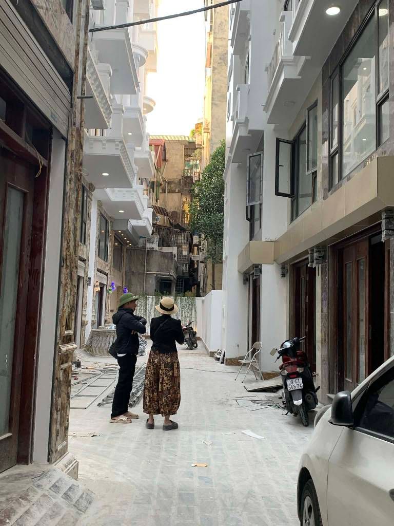 Bán nhà Văn Chương - diện tích 31m2 6 tầng - ô tô vào trong nhà - giá 13,6 tỷ