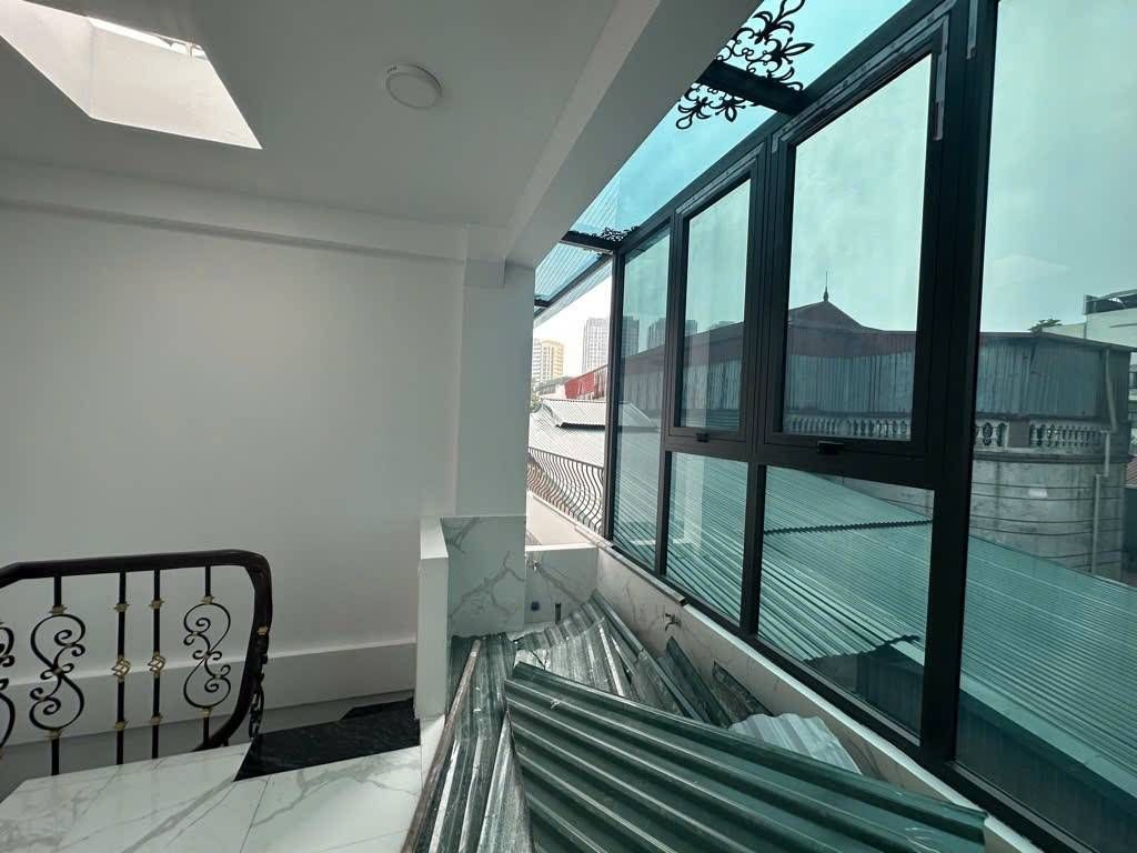 Bán nhà Lò Đúc - diện tích 30m2 5 tầng - Căn góc, thang máy - giá 13,5 tỷ