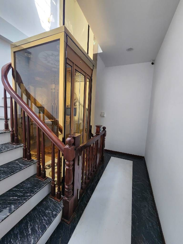 Bán nhà Lò Đúc - diện tích 30m2 5 tầng - Căn góc, thang máy - giá 13,5 tỷ