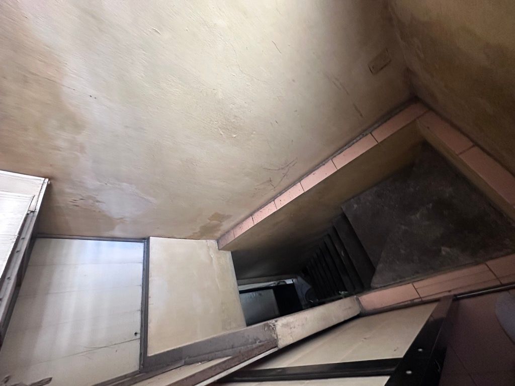 Bán nhà Hòa Bình - diện tích 31,6m2 3 tầng - ô tô đỗ cửa - giá 11 tỷ