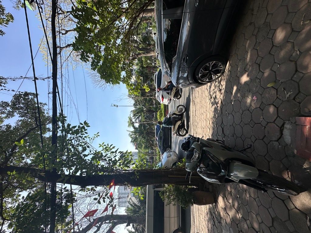 Bán nhà Láng - diện tích 58.3m2 3 tầng - Mặt phố kinh doanh sầm uất - giá 18,4 tỷ