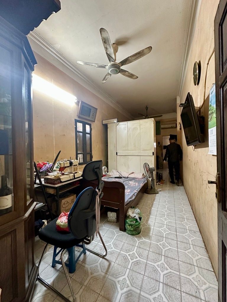 Bán nhà Láng - diện tích 58.3m2 3 tầng - Mặt phố kinh doanh sầm uất - giá 18,4 tỷ