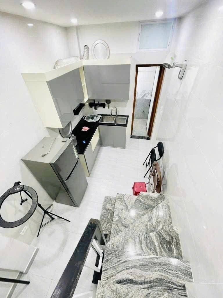 Bán nhà Nguyễn Lương Bằng - diện tích 30,4m2 3 tầng - ô tô tránh - giá 9,5 tỷ