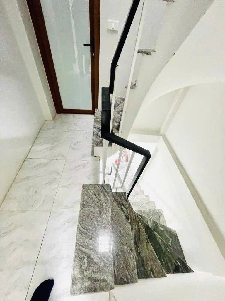 Bán nhà Nguyễn Lương Bằng - diện tích 30,4m2 3 tầng - ô tô tránh - giá 9,5 tỷ