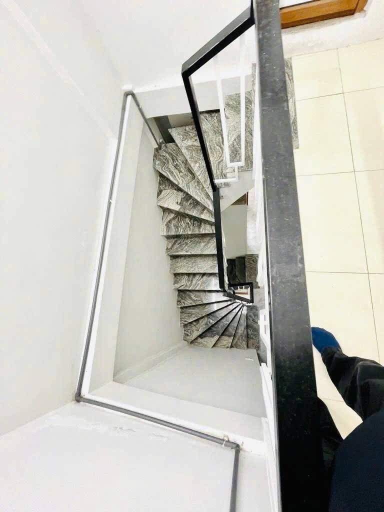 Bán nhà Nguyễn Lương Bằng - diện tích 30,4m2 3 tầng - ô tô tránh - giá 9,5 tỷ