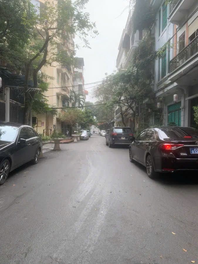 Bán nhà Kim Ngưu - diện tích 39,6m2 6 tầng - Ô TÔ VÀO NHÀ - giá 13,8 tỷ