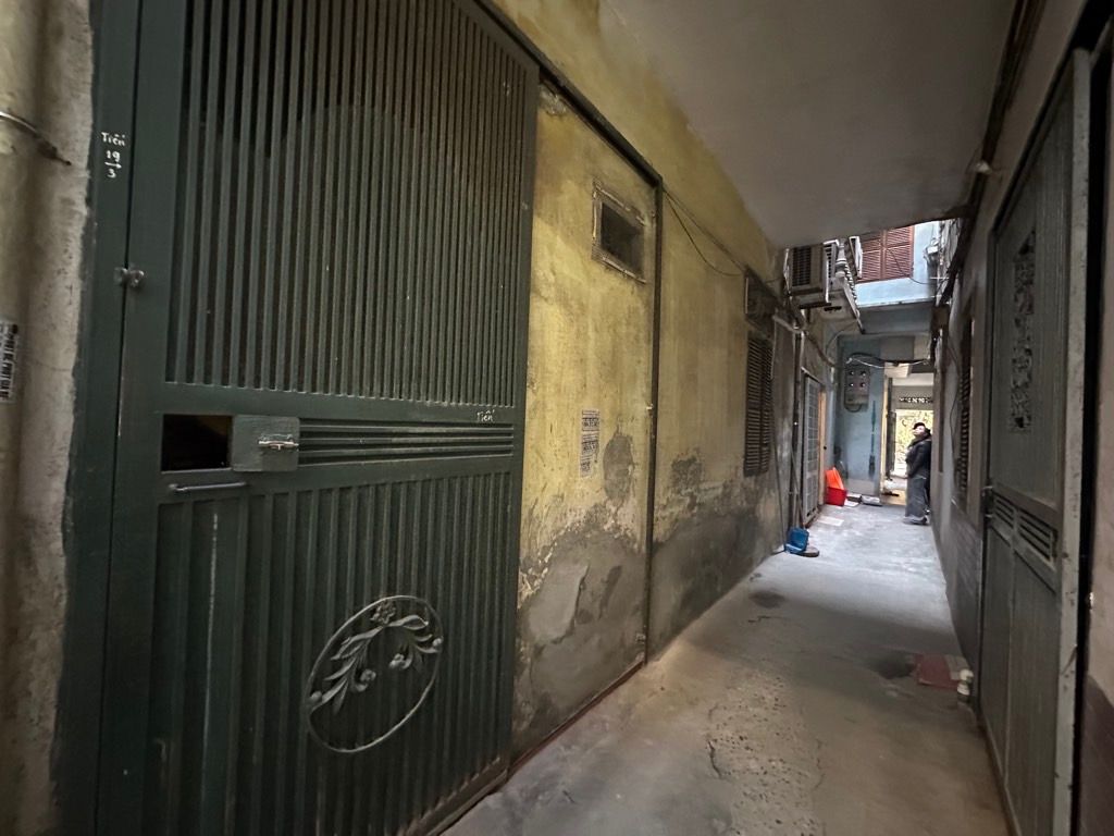 Bán nhà Đồng Nhân - diện tích 32,3m2 4 tầng - gần hồ - giá 10,5 tỷ