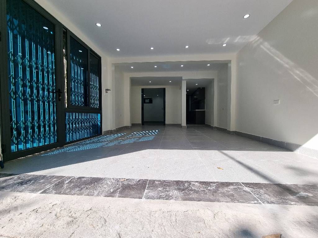 Alternative view of Bán Nhà Tập Thể Quỳnh Mai: Lô Góc – 150m2 – Mặt Ngõ Kinh Doanh – Gara Ô Tô – Giá 8.5 Tỷ - TK-6C6E28