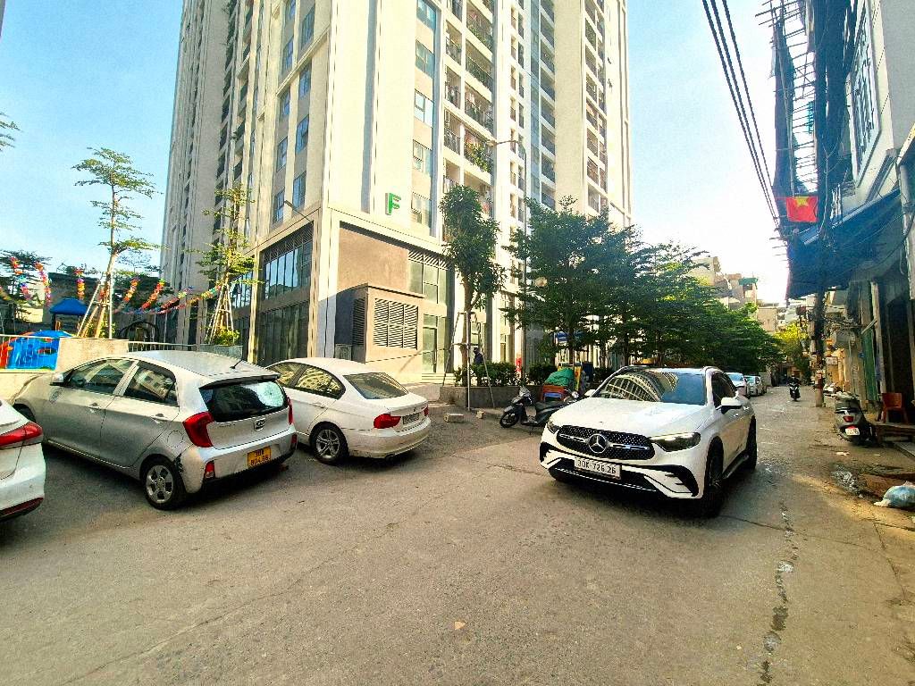 Bán nhà Hoàng Mai - diện tích 161m2 2 tầng - Ô tô tránh - giá 19,75 tỷ