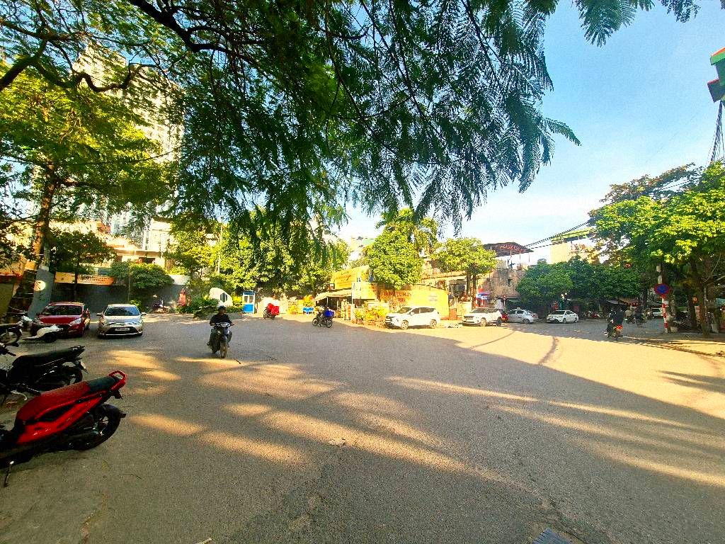 Bán nhà Hoàng Mai - diện tích 161m2 2 tầng - Ô tô tránh - giá 19,75 tỷ