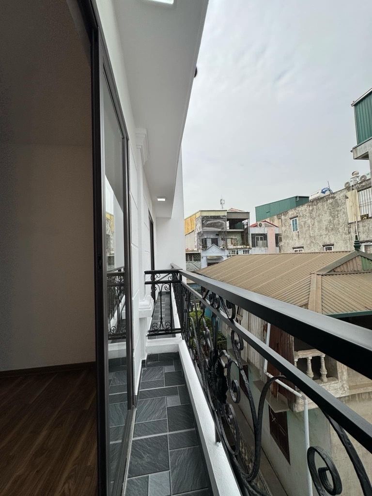 Bán nhà Tân Mai - diện tích 33m2 5 tầng - Ô tô đỗ cổng - giá 7,6 tỷ