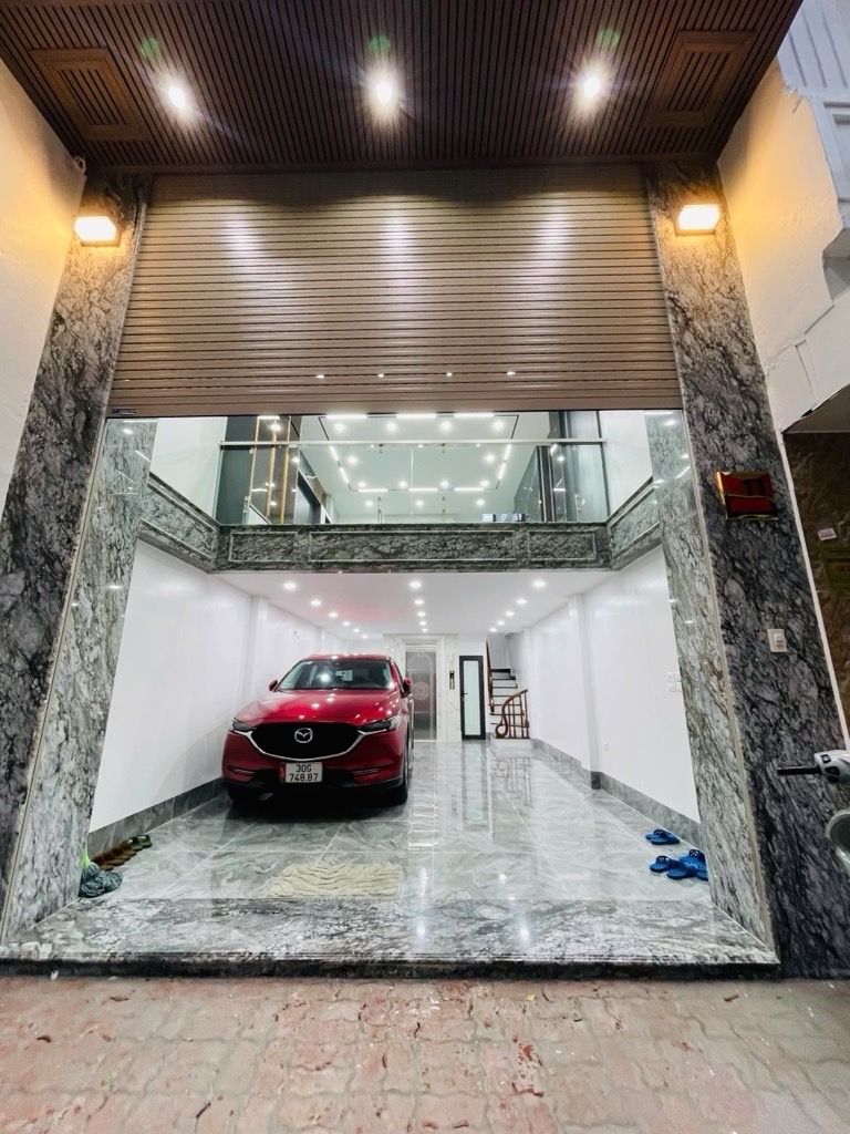 Bán nhà Lĩnh Nam - diện tích 52.2m2 7 tầng - Ô tô đỗ tránh - giá 24,8 tỷ