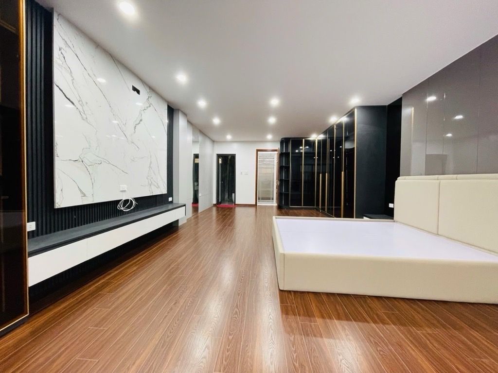 Bán nhà Lĩnh Nam - diện tích 52.2m2 7 tầng - Ô tô đỗ tránh - giá 24,8 tỷ