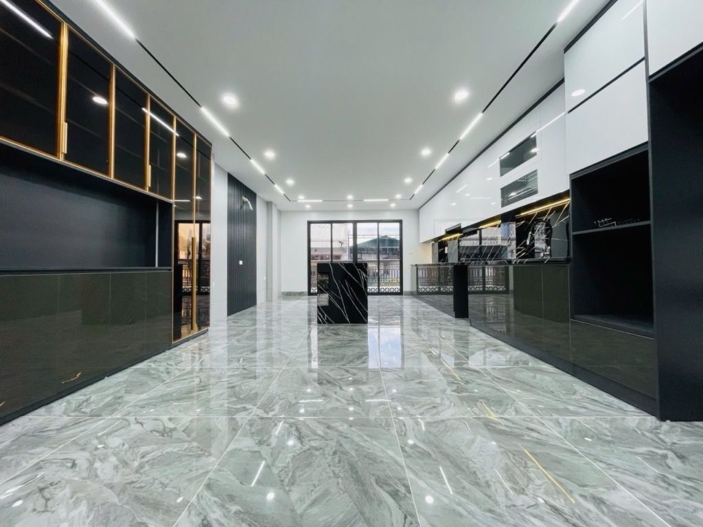 Bán nhà Lĩnh Nam - diện tích 52.2m2 7 tầng - Ô tô đỗ tránh - giá 24,8 tỷ