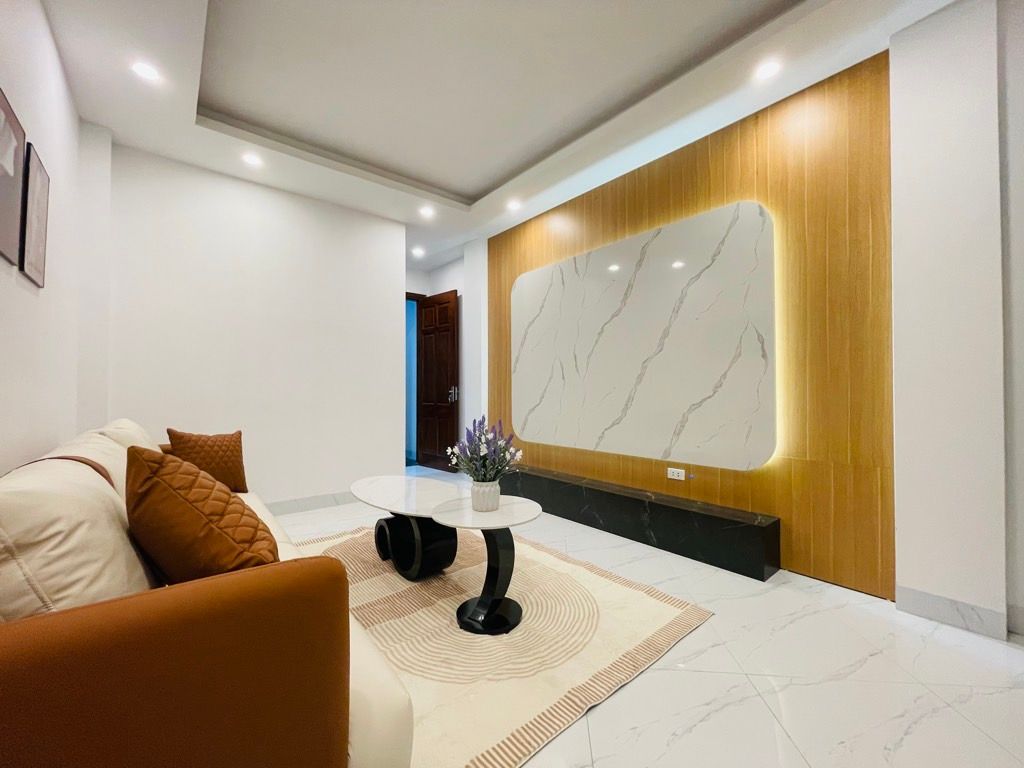 Bán nhà Thuý Lĩnh - diện tích 30m2 6 tầng - Ô tô đỗ cổng - giá 7,6 tỷ